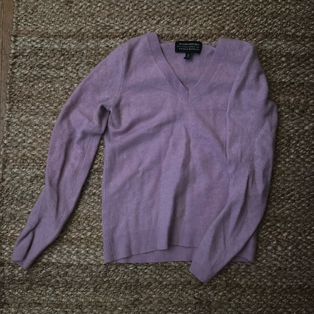 Banana Republic with scottish cashmere yarn v neck sweater